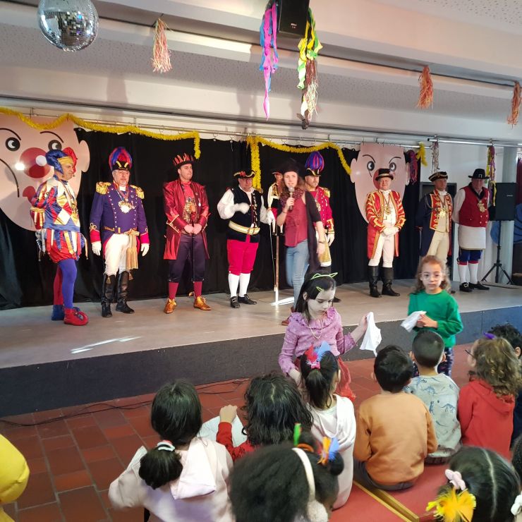 Karneval 2023_Großer Prinz und Gefolge.jpeg